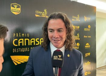 Após solicitação de Veneziano, Ministro paga R$ 29 milhões a pipeiros e garante abastecimento por carros-pipa