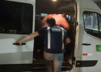 Prefeitura de Campina Grande realiza operação de   acolhimento para Pessoas em Situação de rua     Ação realizada na madrugada desta sexta-feira contou com o trabalho de equipes da Semas, Sesuma e Guarda Municipal