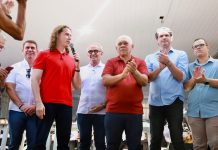 Ao lado de Cícero e Leo Bezerra, Veneziano prestigia os 43 anos do bairro de Mangabeira, em João Pessoa