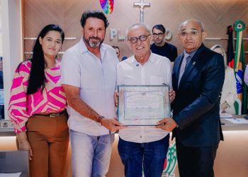 Cícero Lucena recebe Título de Cidadão de Cajazeirinhas, amplia apoios no Sertão e critica abandono de programas sociais pelo Estado