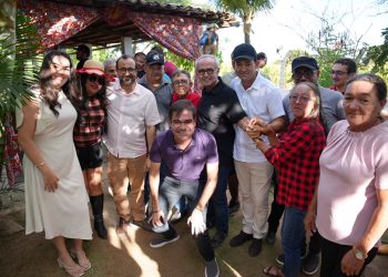 Cícero Lucena é recebido por lideranças locais em festejos juninos de Araruna, Teixeira e Santa Luzia