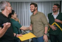 Bruno assina decreto histórico das progressões para professores do município