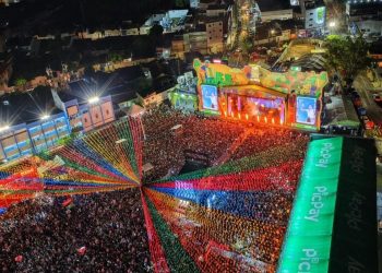 Grupo Menos é Mais é atração principal hoje do São João 2026 de Campina