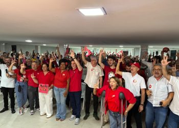 Veneziano participa de Ato pro Lula em Campina Grande e recebe reafirmação do apoio dos partidos progressistas