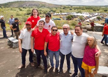 Ao lado de Cícero, Veneziano participa da tradicional Festa da Pedra em Caiçara e reafirma compromissos com cidades da região