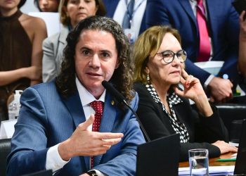 VÍDEO: No Senado, Veneziano anuncia voto favorável à redução da escala de trabalho 6×1 sem redução de salários